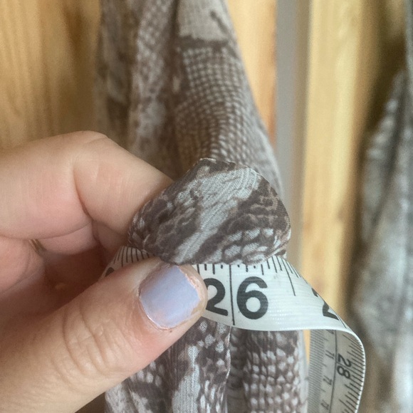🛍️ 2/$20 🛍️ Banana Republic sheer snakeskin print blouse (XL) - Picture 5 of 7